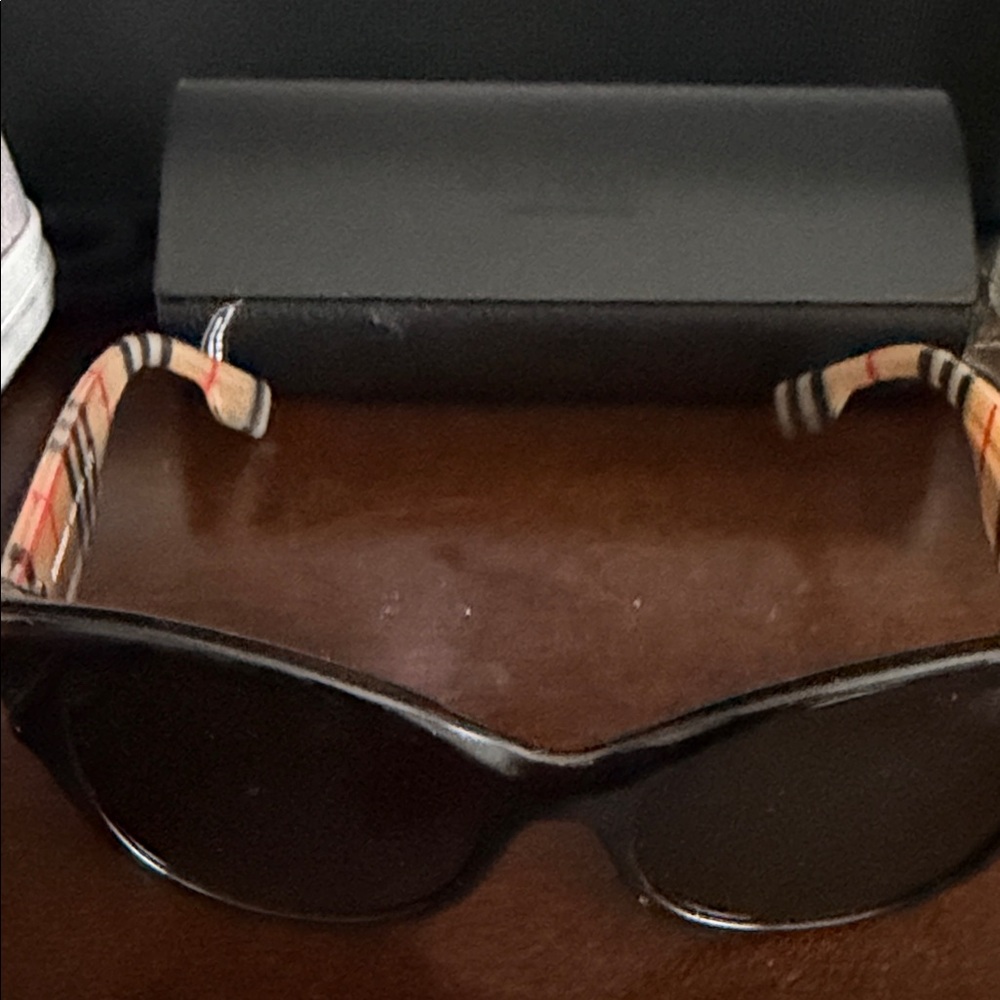 Burberry Black Sunglasses Case - Picture 5 of 5